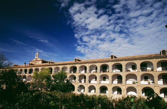 hotel-monasterio-de-piedra