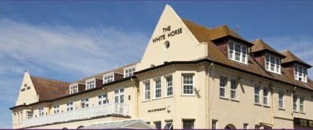 Lodge White Horse, un hotel en los acantilados de Brighton