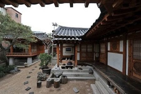 Alojarse en una hanok, casa tradicional coreana
