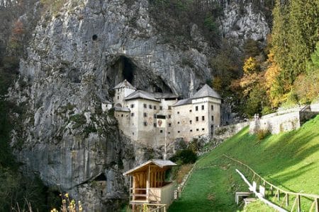 El Castillo Predjama y su cueva secreta