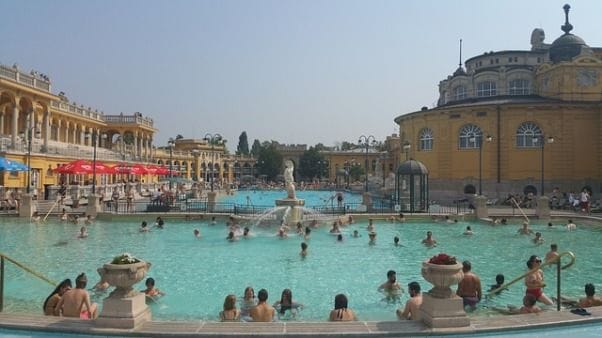 Baños de Szchenyi en Hungría